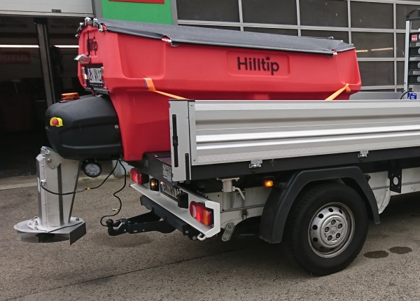 HILLTIP hopperspreader IceStriker 850 with 880 Liter Volume in red